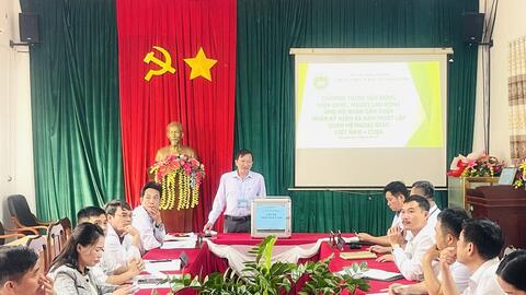 Trung tâm Y tế khu vực Đắk Glong quyên góp ủng hộ nhân dân Cu Ba