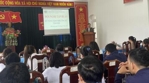 Tập huấn kỹ năng giao tiếp, ứng xử cho cán bộ, nhân viên y tế